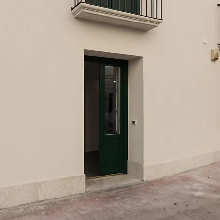 Corso Italia 72 *